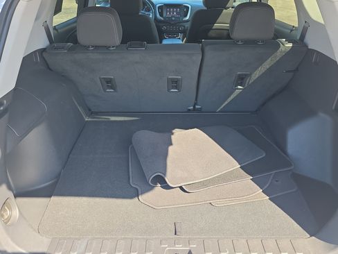 Used 2024 GMC Terrain SLE image 9