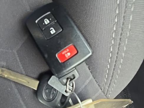 Used 2019 Toyota Tacoma TRD Off-Road image 32