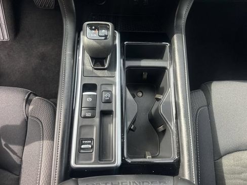 Used 2025 Nissan Pathfinder SV FWD image 19