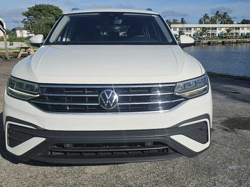 Used 2024 Volkswagen Tiguan SE w/ Panoramic Sunroof Package FWD image 8