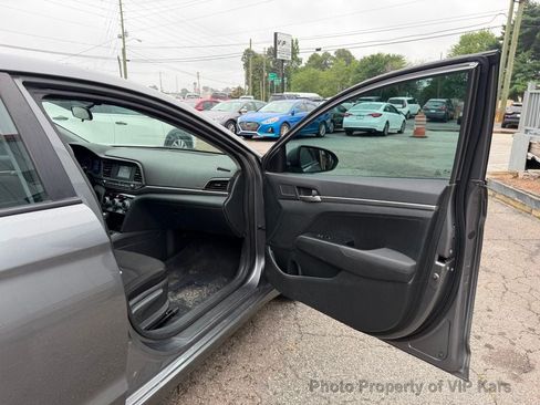 Used 2019 Hyundai Elantra SE w/ Cargo Package FWD image 16