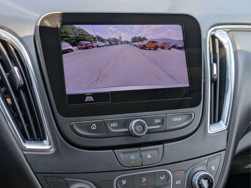 Used 2024 Chevrolet Malibu LT FWD image 18