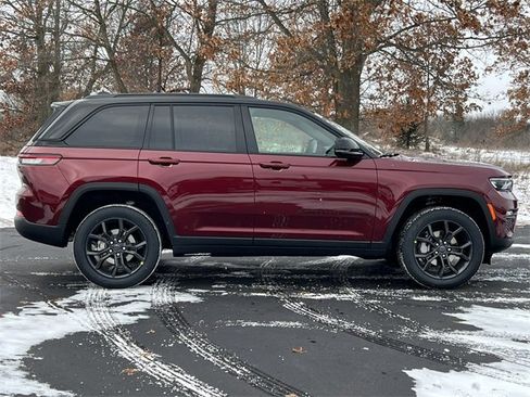 New 2025 Jeep Grand Cherokee Limited w/ Trailer Tow Package image 45