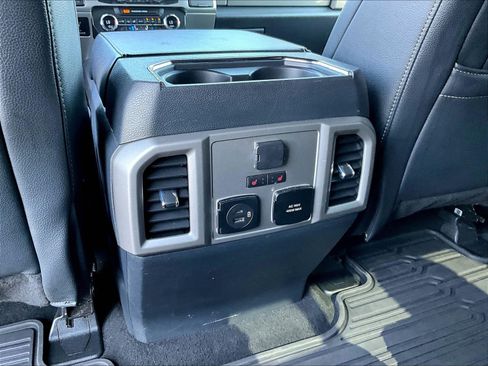 Used 2022 Ford F250 Lariat w/ Black Appearance Pkg AWD/4WD image 11