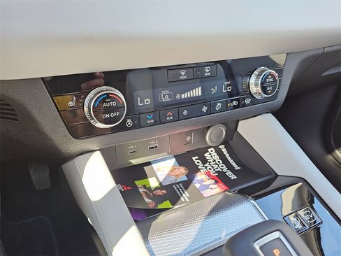 New 2025 Mitsubishi Outlander SEL image 13