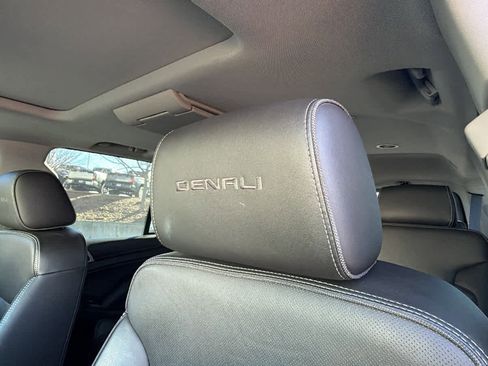 Used 2018 GMC Yukon Denali w/ Denali Ultimate Package image 11