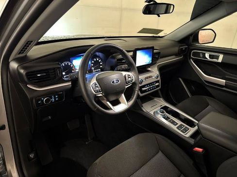 Certified 2023 Ford Explorer XLT image 5