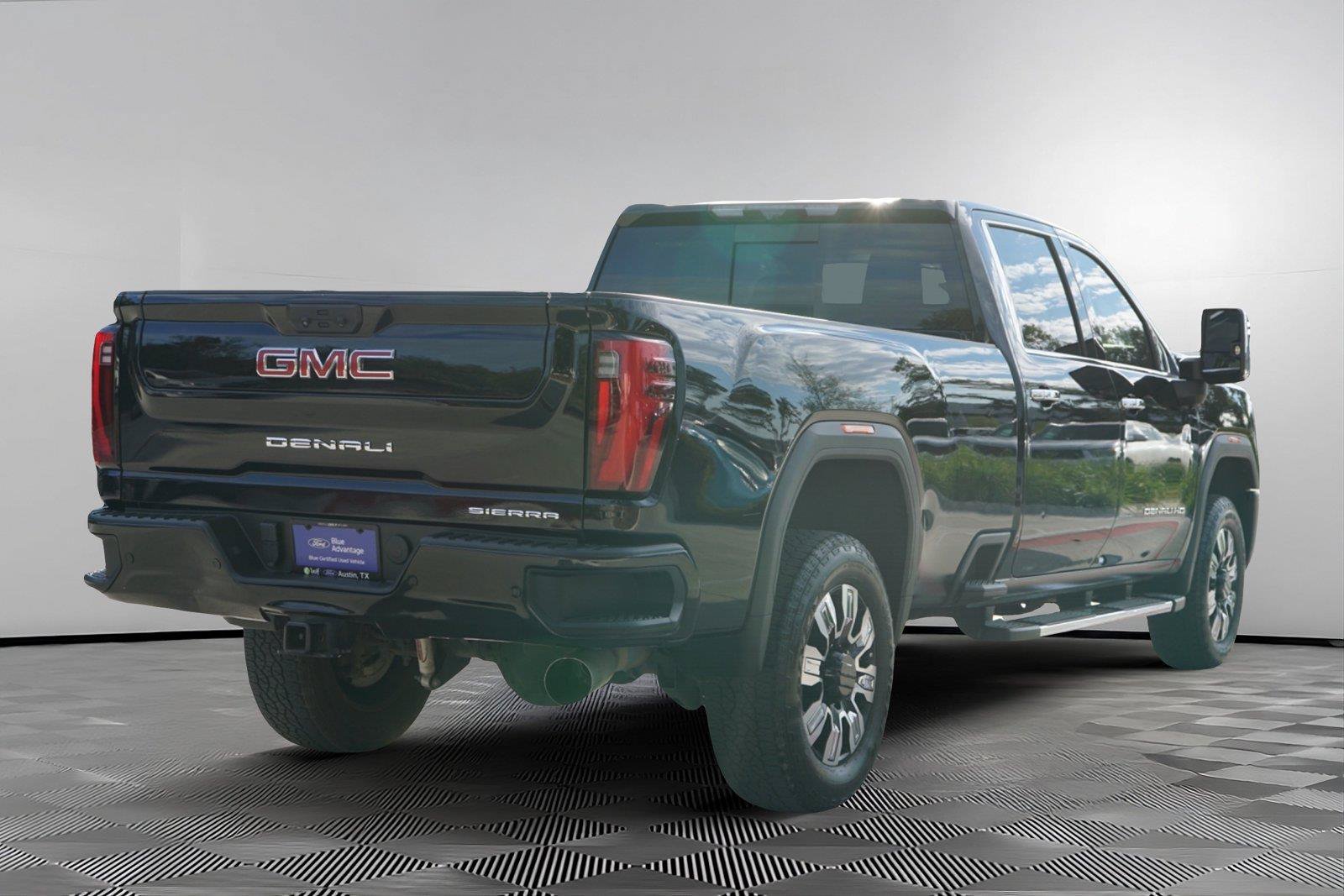 Used 2024 GMC Sierra 3500 Denali w/ Technology Package AWD/4WD image 5