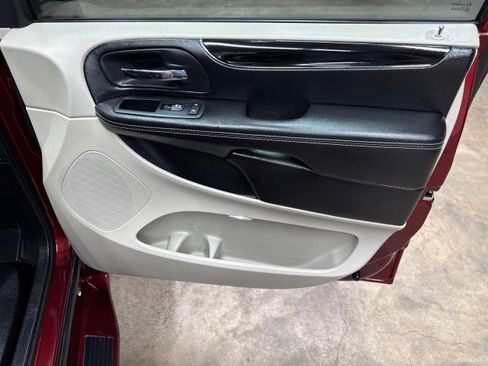 Used 2019 Dodge Grand Caravan SXT FWD image 28