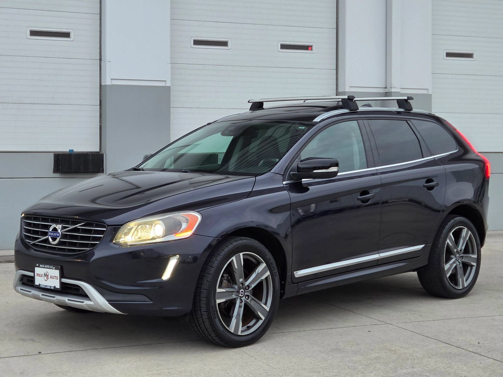 Used 2017 Volvo XC60 T6 Dynamic w/ Preferred Option Package AWD/4WD image 4