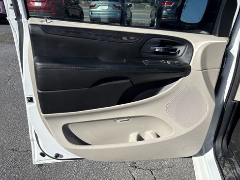 Used 2016 Dodge Grand Caravan SE w/ Quick Order Package 29E SE image 10