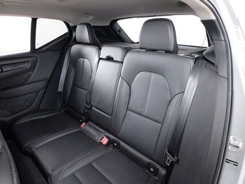Certified 2025 Volvo XC40 B5 Plus w/ Protection Package Premier AWD/4WD image 27
