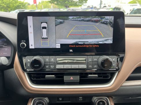 Used 2024 Toyota Grand Highlander AWD image 19