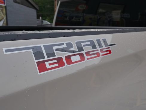 New 2026 Chevrolet Silverado 1500 Custom Trail Boss w/ LPO, Dark Essentials Package AWD/4WD image 13