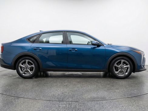 Used 2025 Kia K4 FWD image 11