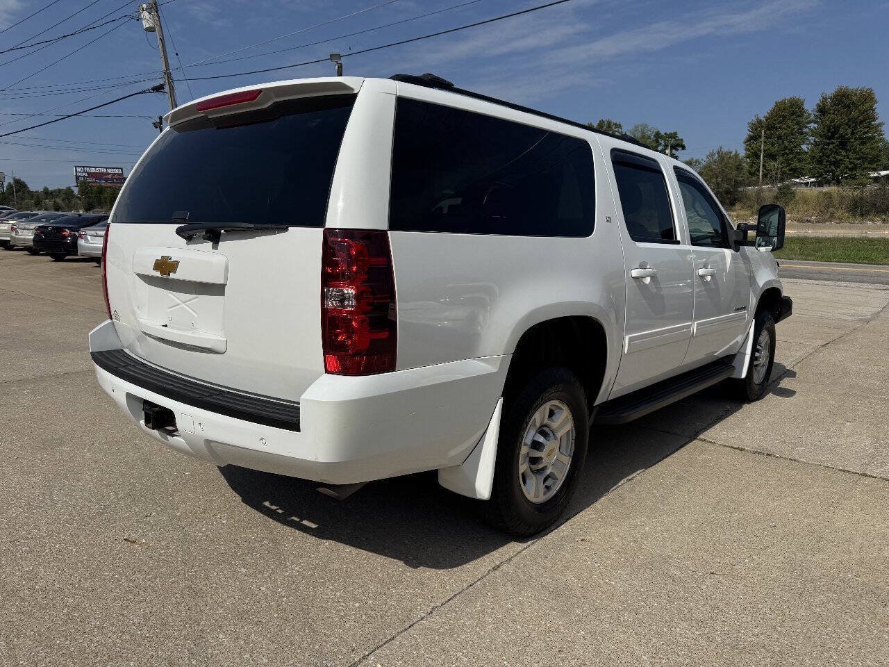 Used 2011 Chevrolet Suburban 2500 LT AWD/4WD image 8