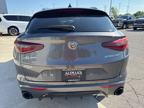 Used 2022 Alfa Romeo Stelvio Veloce AWD/4WD image 6