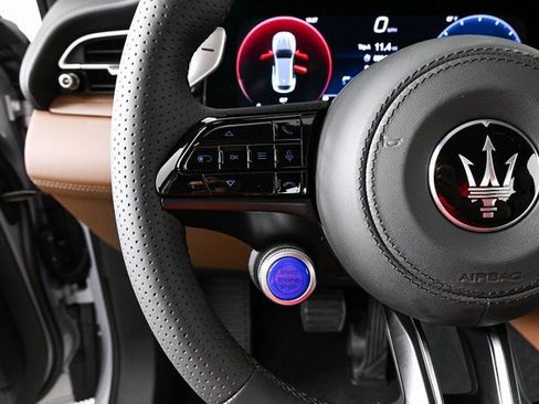 New 2025 Maserati Grecale GT image 12