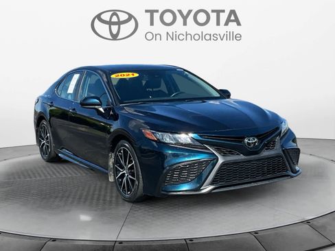 Used 2021 Toyota Camry SE image 8