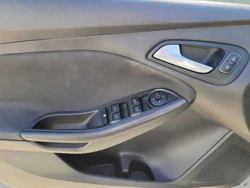 Used 2018 Ford Focus SEL FWD image 11