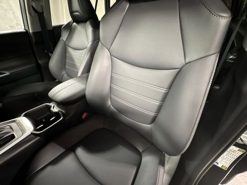 Used 2025 Toyota RAV4 XLE Premium image 18