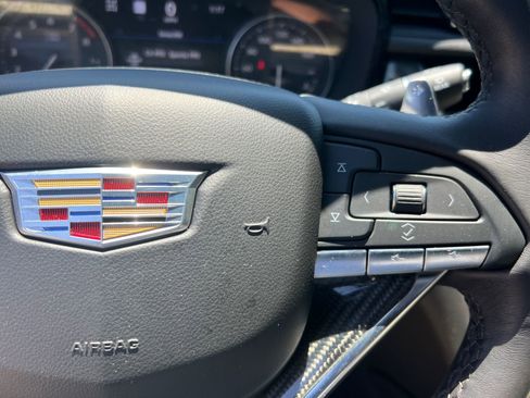 Used 2023 Cadillac XT6 Sport w/ Technology Package AWD/4WD image 34