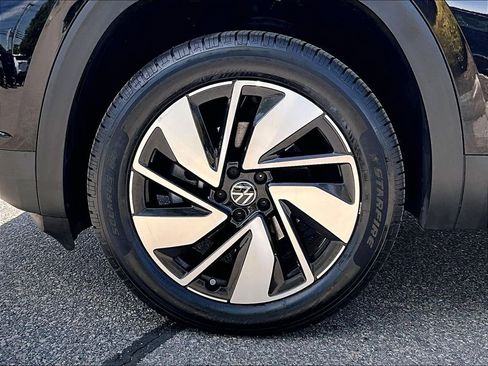 Used 2024 Volkswagen Atlas SEL AWD/4WD image 7