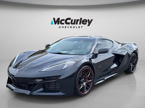 Used 2023 Chevrolet Corvette Z06 RWD image 3