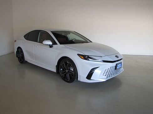 Used 2026 Toyota Camry XSE FWD image 3