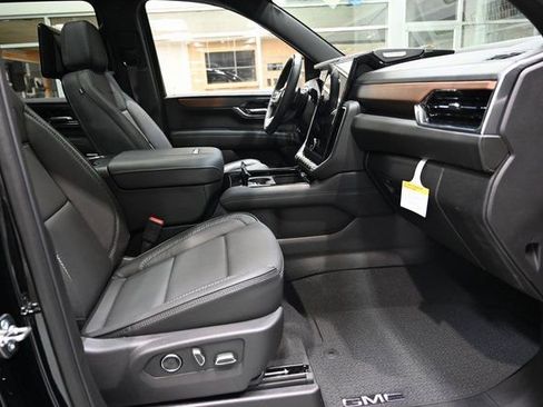 New 2026 GMC Yukon XL Denali w/ Denali Reserve Package image 12