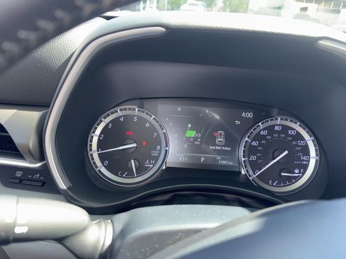 Used 2022 Toyota Highlander XLE image 6