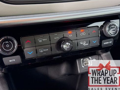 Used 2024 Jeep Compass Limited image 15