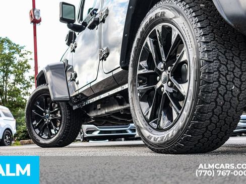 Used 2024 Jeep Wrangler Unlimited Sahara AWD/4WD image 16