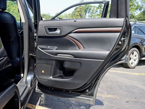 Used 2015 Toyota Highlander Limited Platinum AWD/4WD image 38