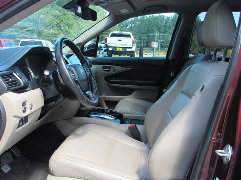 Used 2018 Honda Pilot Touring image 12