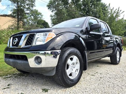 Used 2005 Nissan Frontier SE w/ (P01) Power Pkg AWD/4WD image 6