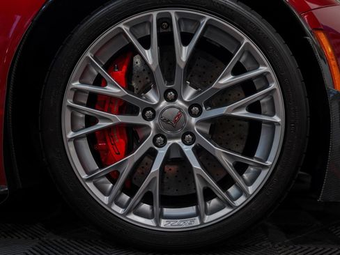 Used 2015 Chevrolet Corvette Z06 w/ 3LZ Preferred Equipment Group RWD image 18