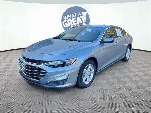 Used 2024 Chevrolet Malibu LT image 3