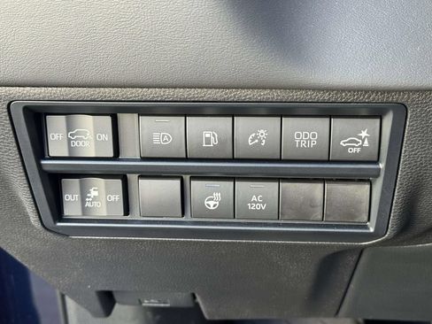Used 2024 Toyota Sequoia Platinum AWD/4WD image 21