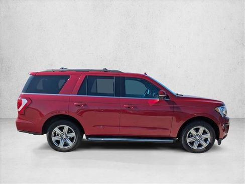 Used 2020 Ford Expedition XLT w/ Equipment Group 202A AWD/4WD image 4