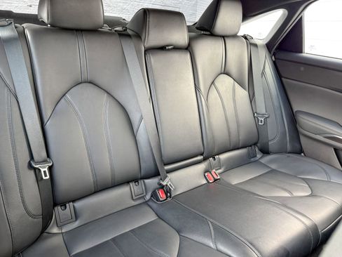 Used 2019 Toyota Avalon XLE image 13