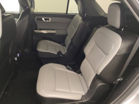 Used 2021 Ford Explorer XLT w/ Equipment Group 202A image 18