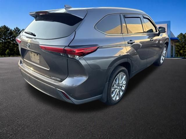 Used 2021 Toyota Highlander Limited FWD image 3