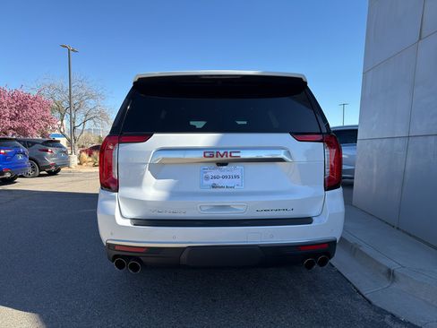 Used 2024 GMC Yukon Denali w/ Advanced Technology Package image 7