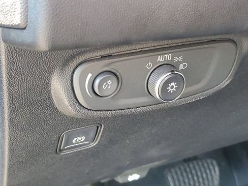 Used 2018 GMC Terrain SLE FWD image 18