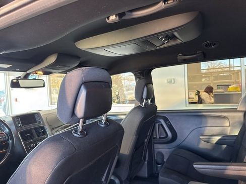 Used 2020 Dodge Grand Caravan SE image 19