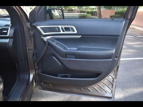 Used 2015 Ford Explorer XLT w/ Equipment Group 202A FWD image 35