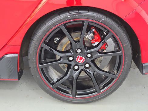 Certified 2018 Honda Civic Type R image 32