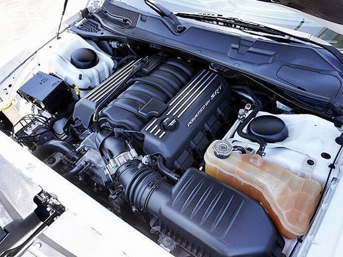 Used 2015 Dodge Challenger R/T Scat Pack w/ Scat Pack Appearance Package RWD image 38