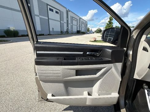 Used 2009 Dodge Grand Caravan SE w/ Climate Group FWD image 13